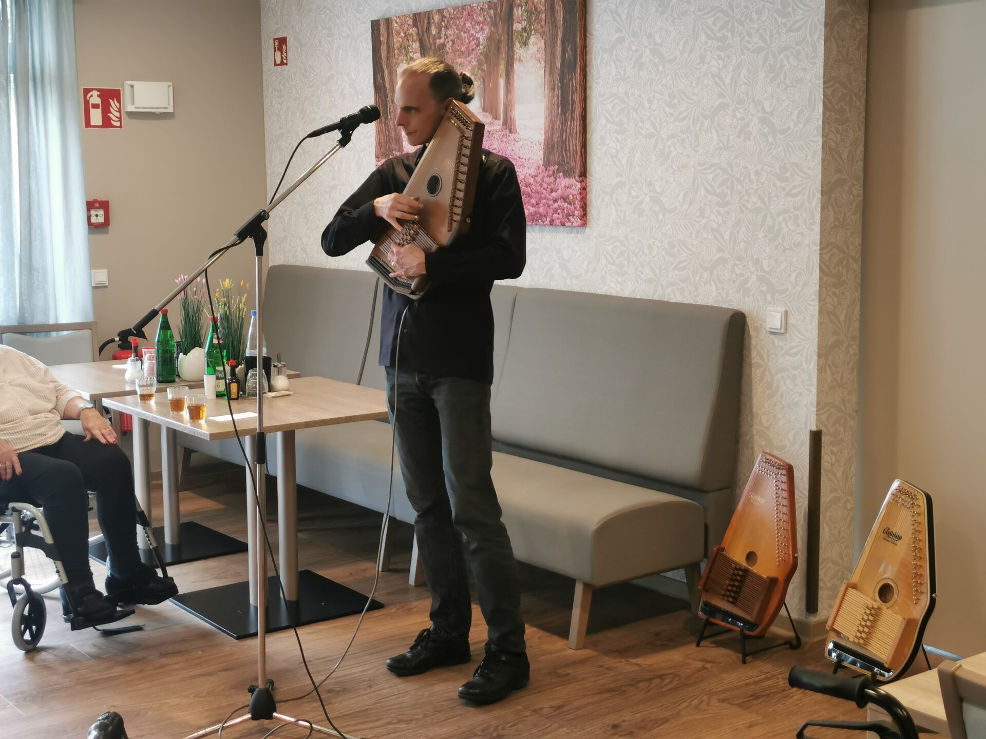 Melodische Klänge auf seltenem Instrument