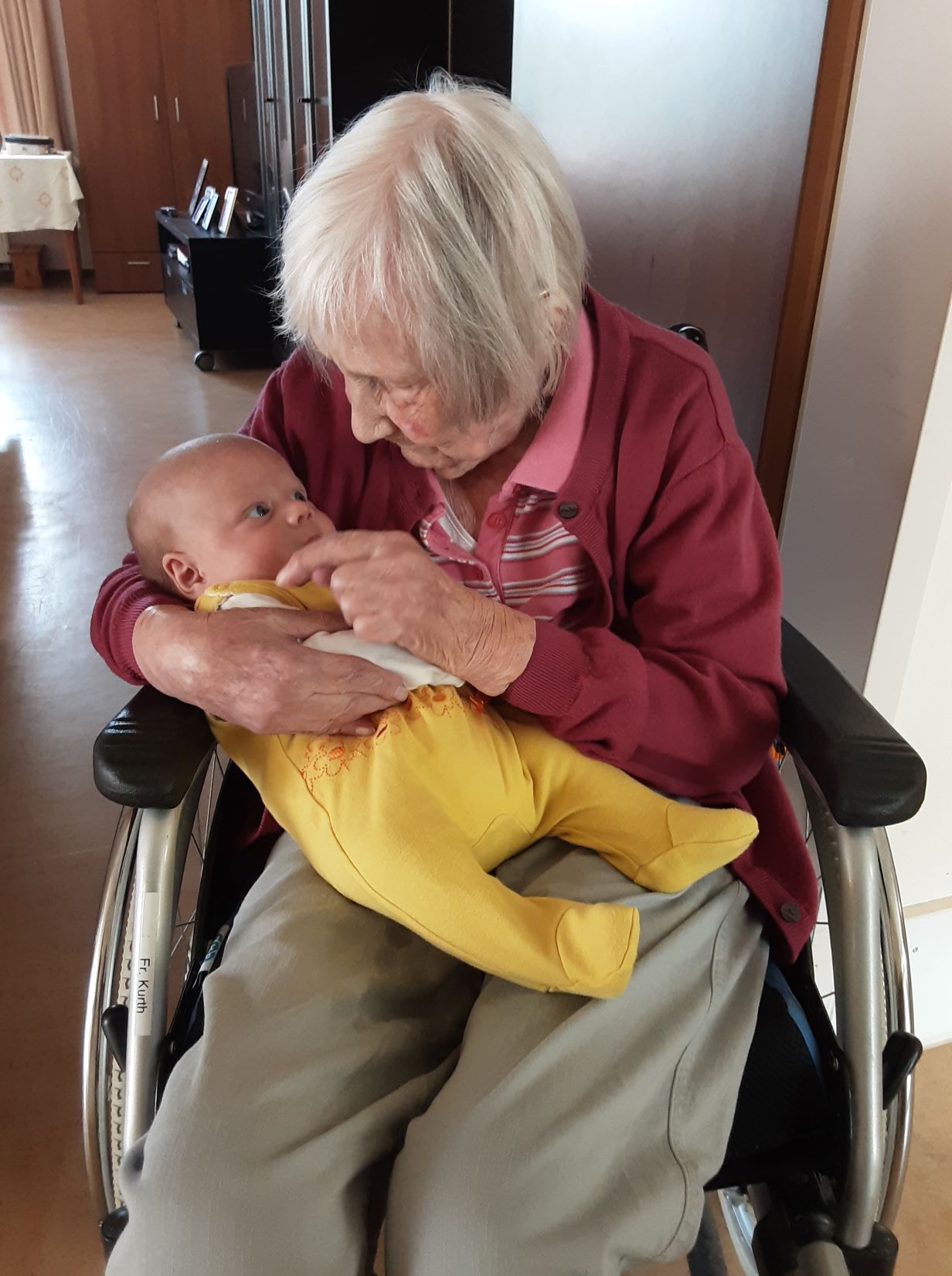 compassio-Seniorendomizil-Haus-Benedikt-Herbrechtingen-Babybesuch