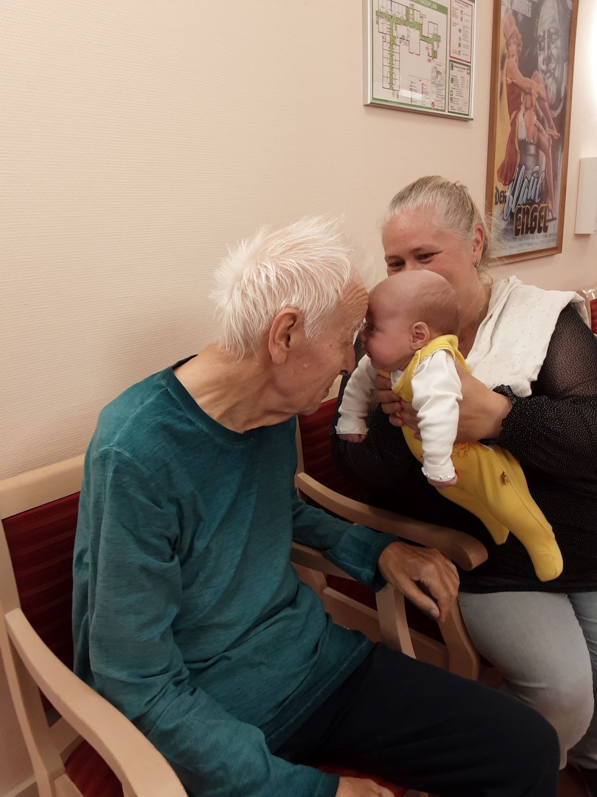 compassio-Seniorendomizil-Haus-Benedikt-Herbrechtingen-Babybesuch