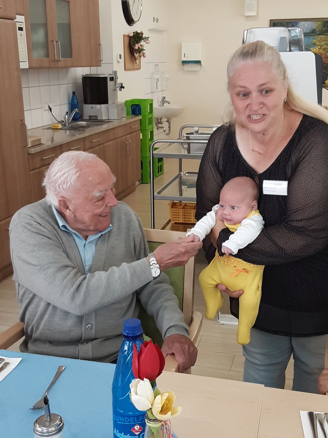 compassio-Seniorendomizil-Haus-Benedikt-Herbrechtingen-Babybesuch