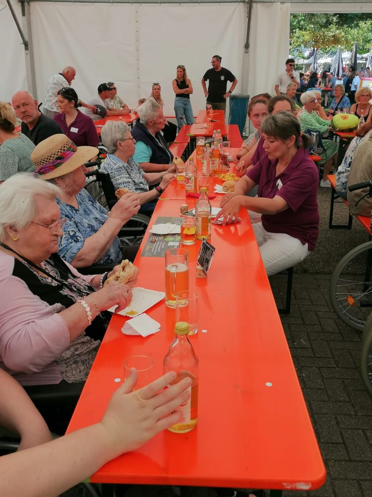 compassio-Seniorendomizil-Haus-Sibylla-Muggensturm-Volksfest