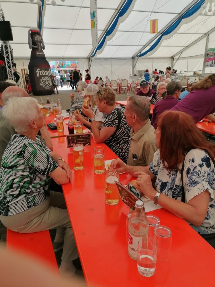 compassio-Seniorendomizil-Haus-Sibylla-Muggensturm-Volksfest