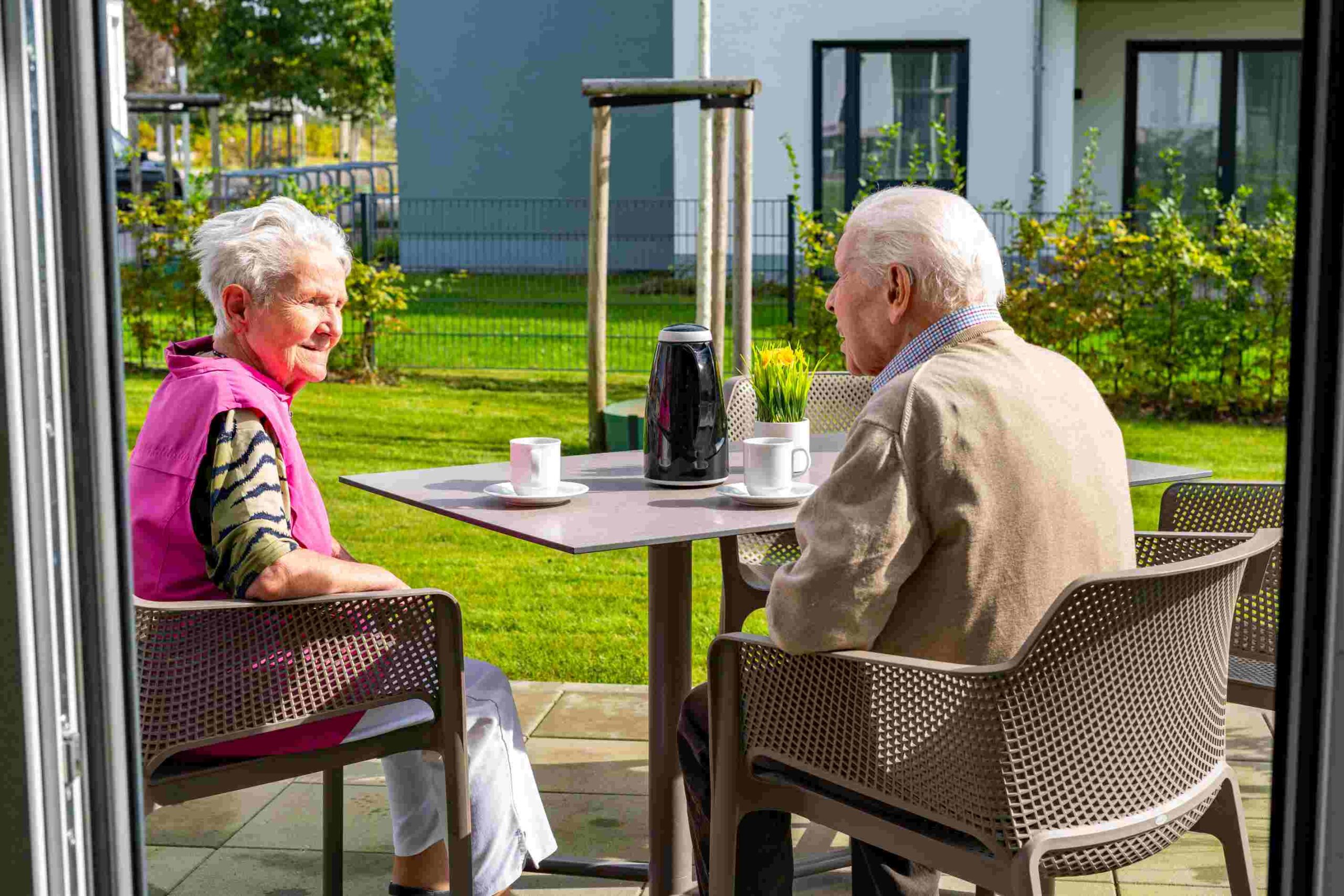 betreutes_wohnen_gemeinsam-kaffee-trinken