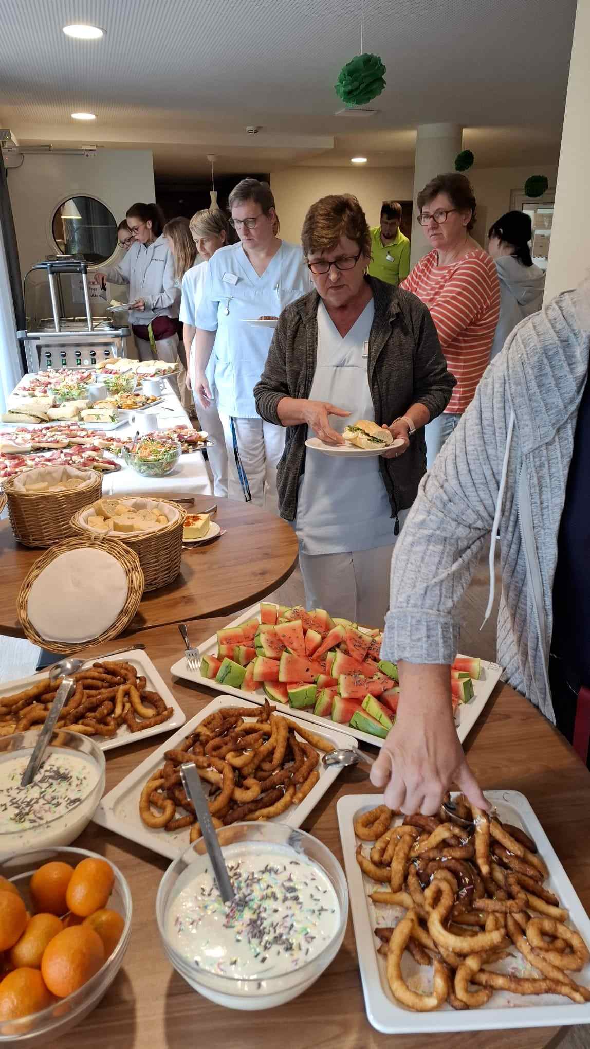 Oktober-Mitarbeiterfrühstück in der Seniorenresidenz Wolfgangstraße