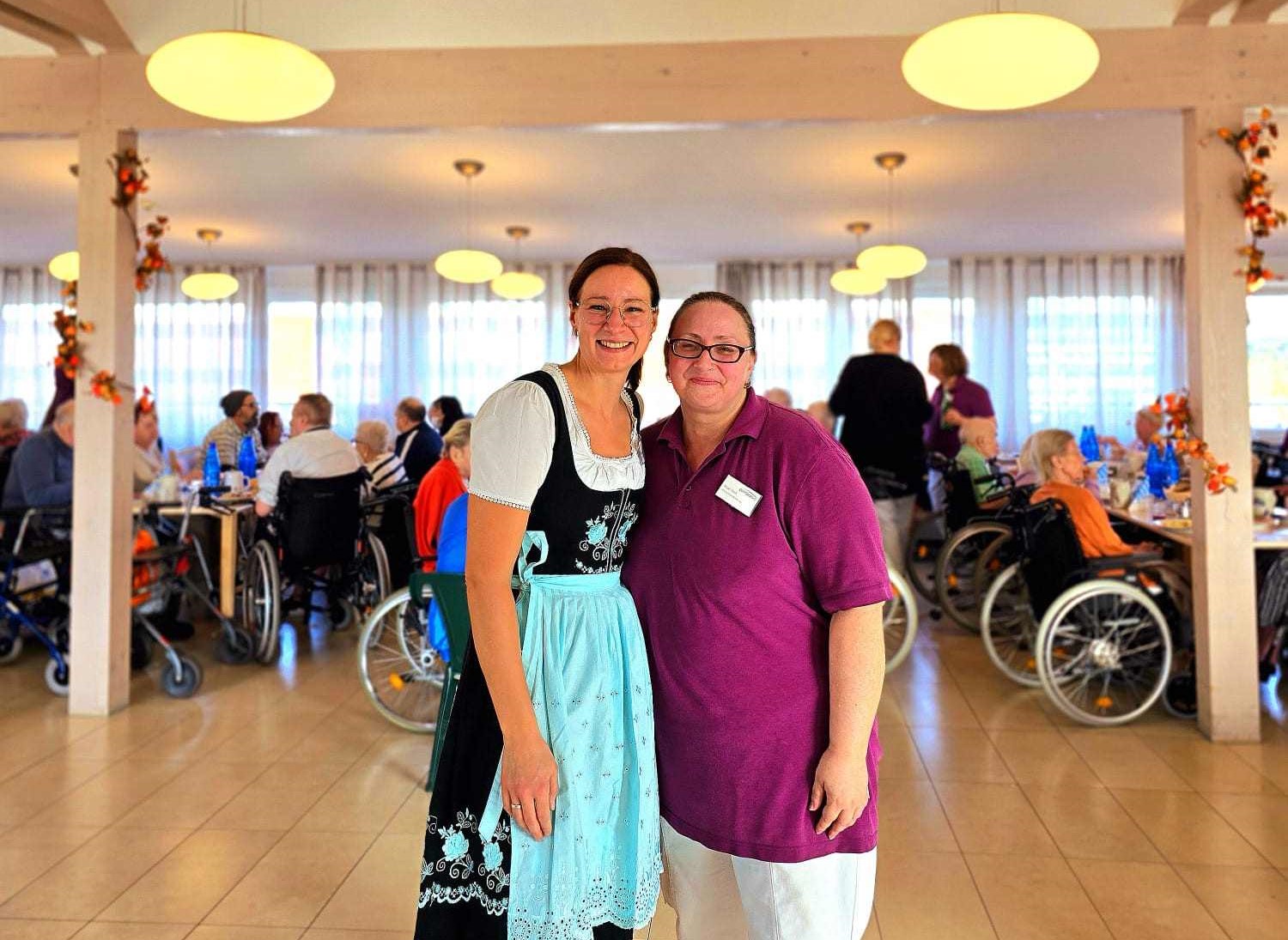 Mitarbeiterinnen beim Oktoberfest im Haus Maximilian