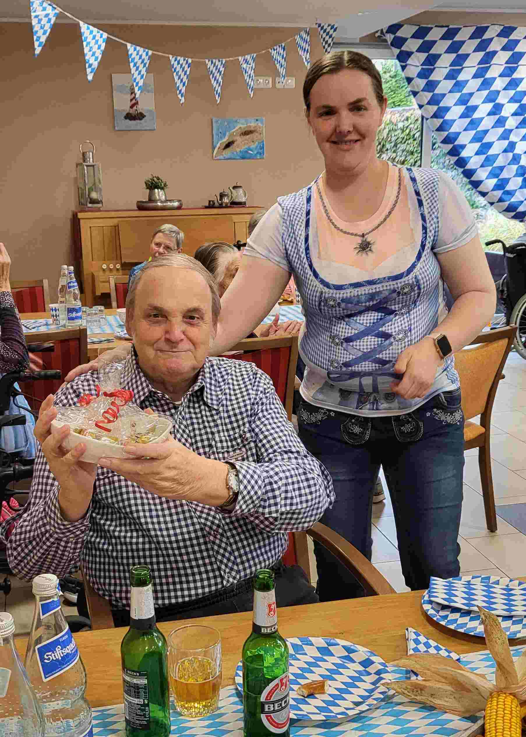 Preise gewinnen beim Oktoberfest in der Seiorenresidenz Am Paulsberg