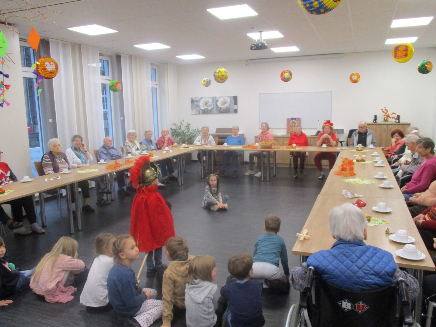 Herzlicher Besuch der Kindergartenkinder im Haus Adrian