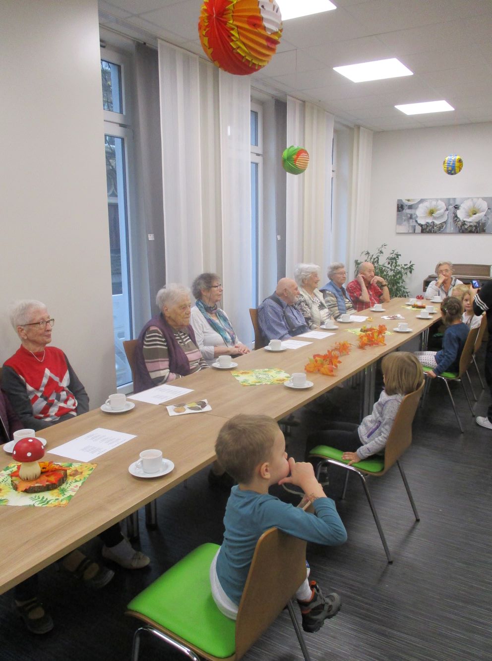 Herzlicher Besuch der Kindergartenkinder im Haus Adrian