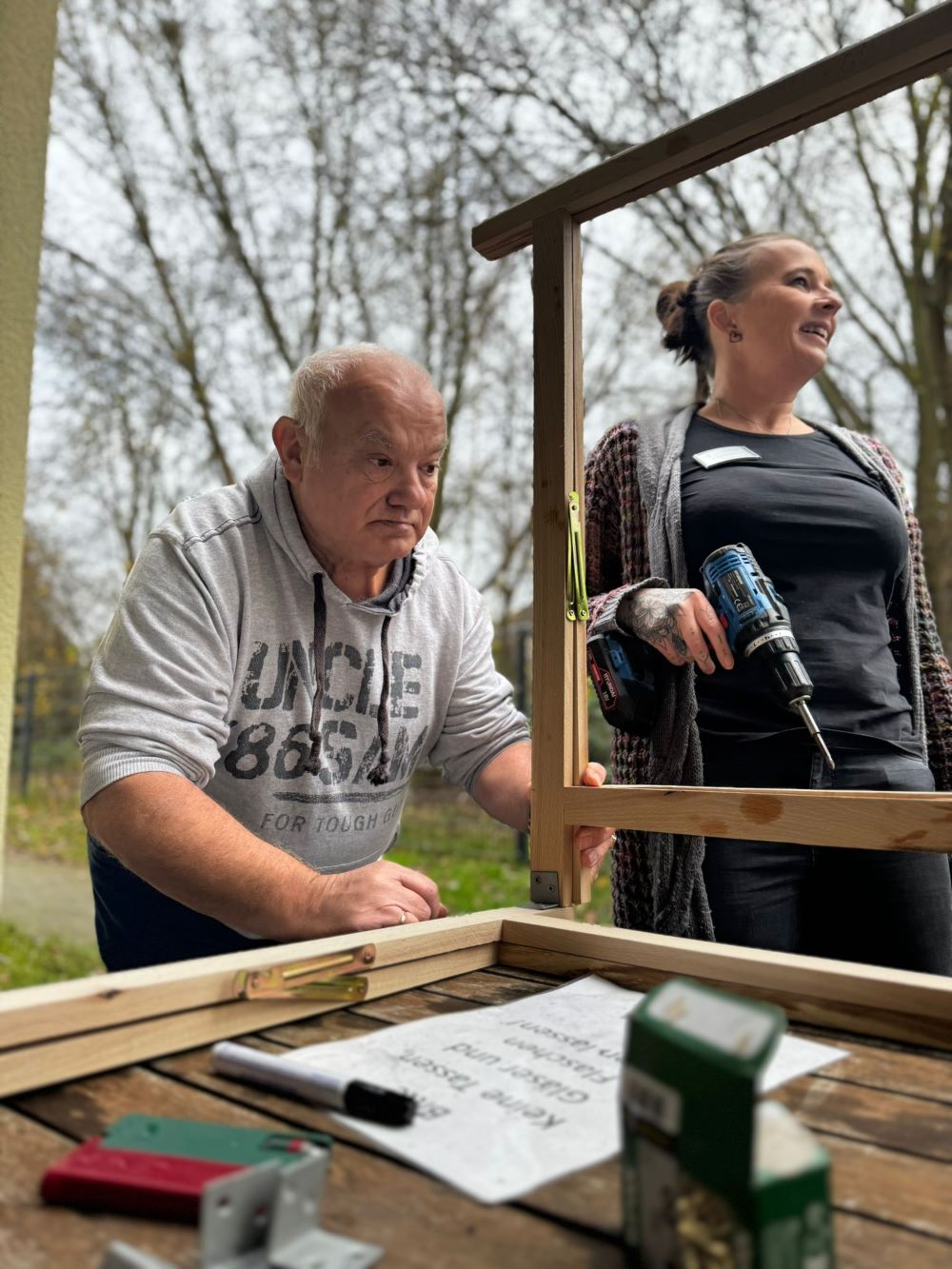 Kreative Festdeko: Handwerk und Teamgeist im Haus Raphael