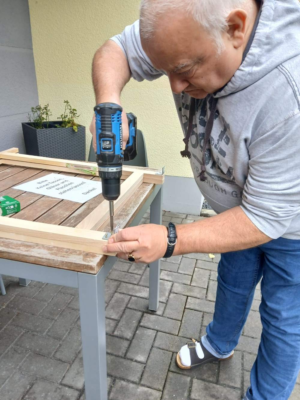 Kreative Festdeko: Handwerk und Teamgeist im Haus Raphael