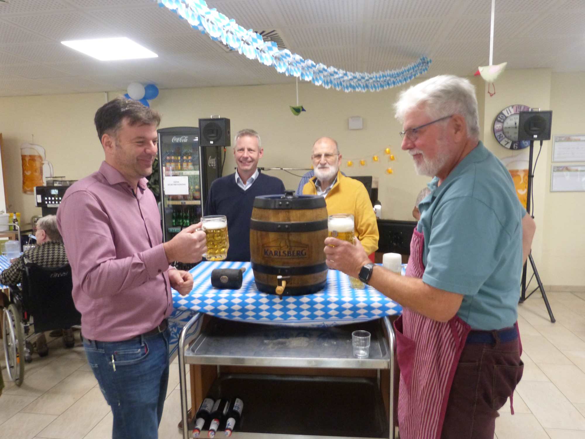 Fassanstich beim Oktoberfest im Haus Nikolas