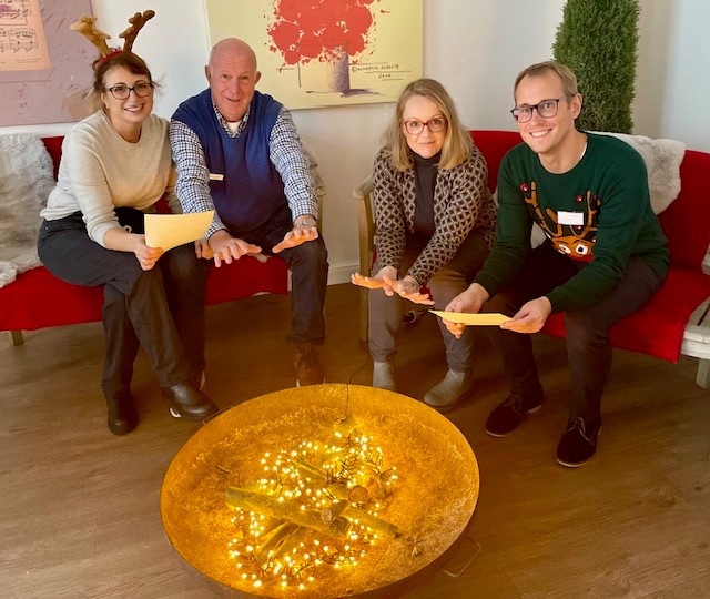 Weihnachtsmarktstimmung bei der Nikolausfeier im Haus Husemann mit Leckereien und selbstgefertigten Geschenken