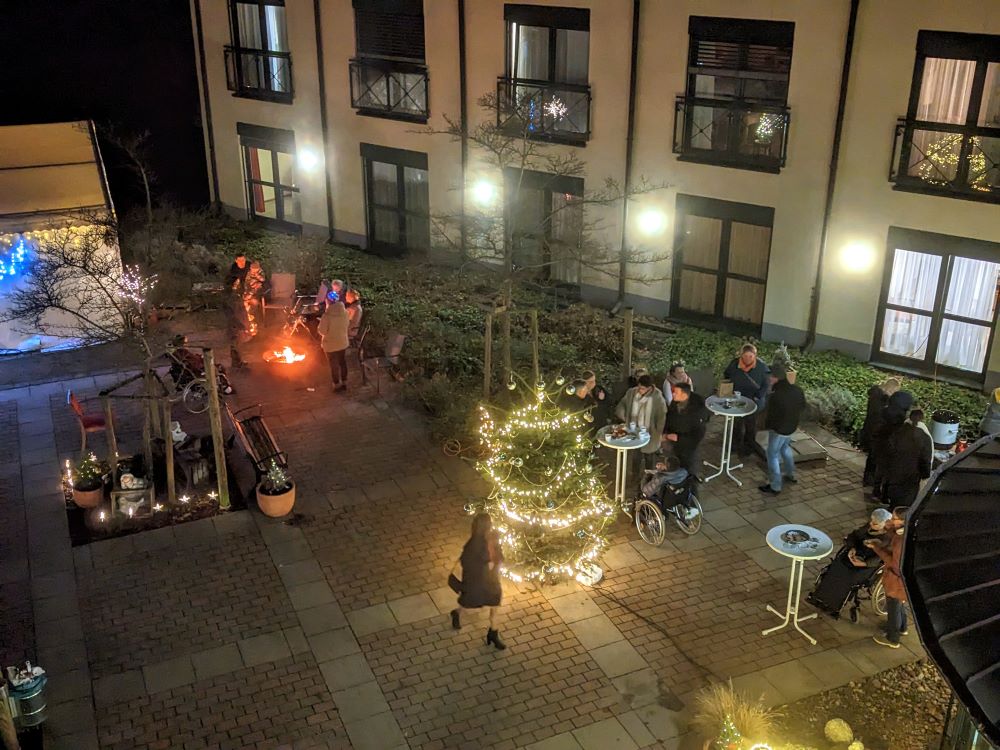 Weihnachtsbasar in der Seniorenresidenz Am Park in Wesendorf: Stände mit handgemachten Produkten und winterlicher Charme lockten viele Besucher an