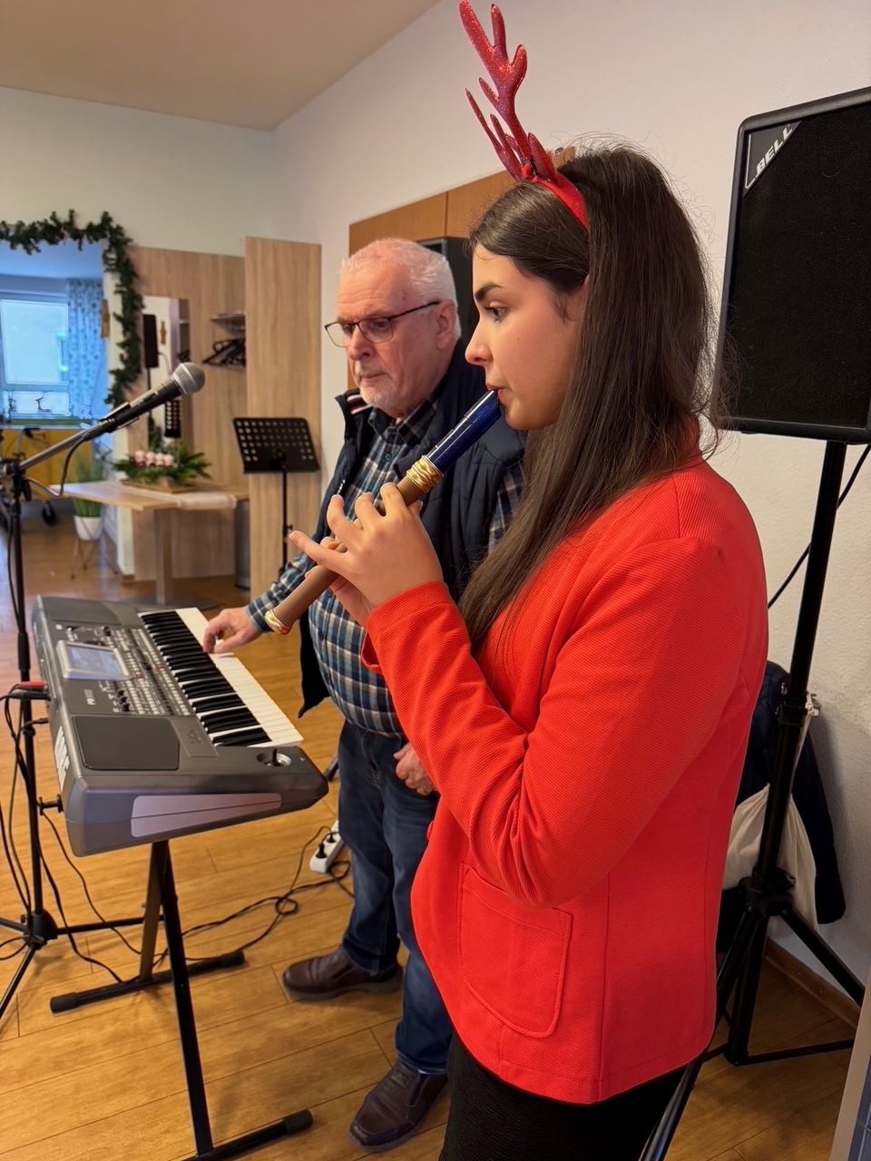 Stimmungsvolle Weihnachtsfeier im Haus Valentin mit Musik