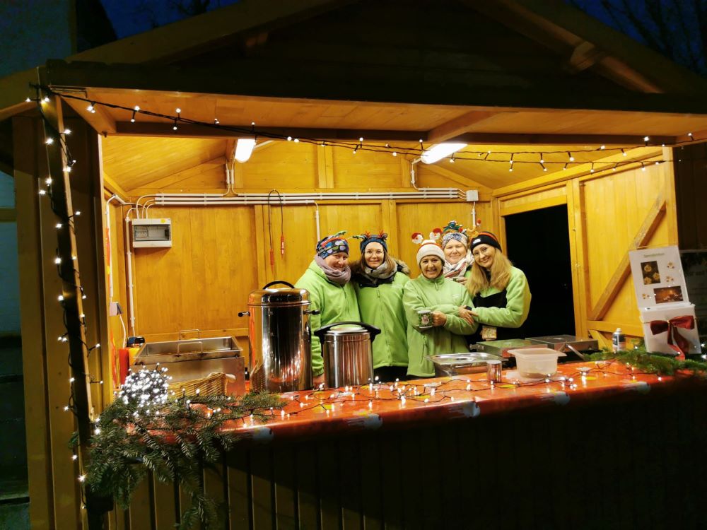 Erster Weihnachtsmarkt am Haus Gabriels begeistert Bewohner und Besucher