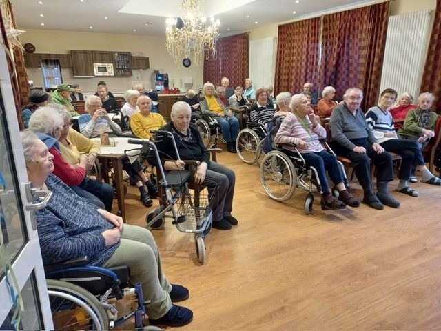 Männerchor aus Brennberg begeistert Bewohner des Haus Urban