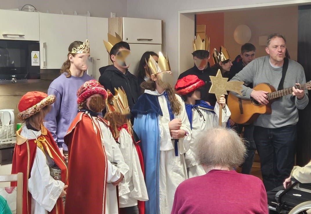 Sternsinger brachten Neujahrssegen ins Haus Dominic