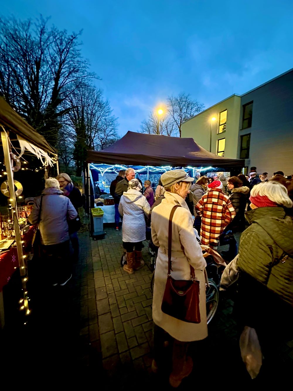 Erster Weihnachtsbasar in der Wohnanlage Am Schloss in Nörvenich