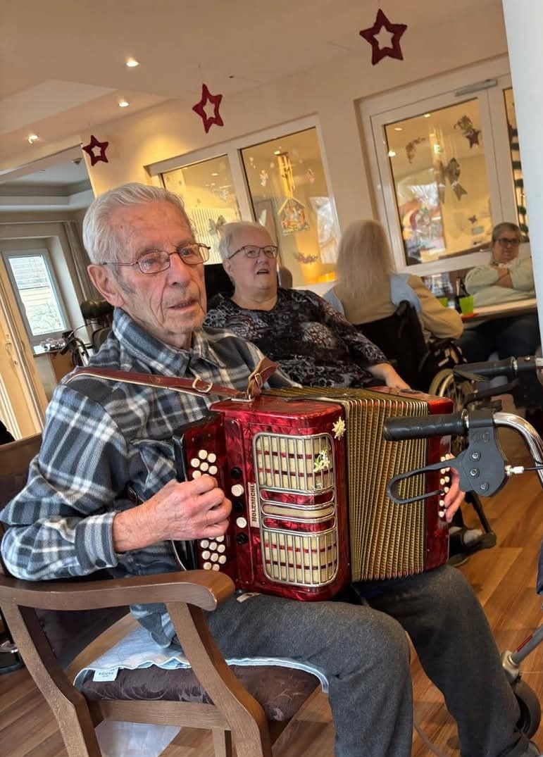 Weihnachtsfest im Haus Josef: Besinnlichkeit und Freude für die Bewohner