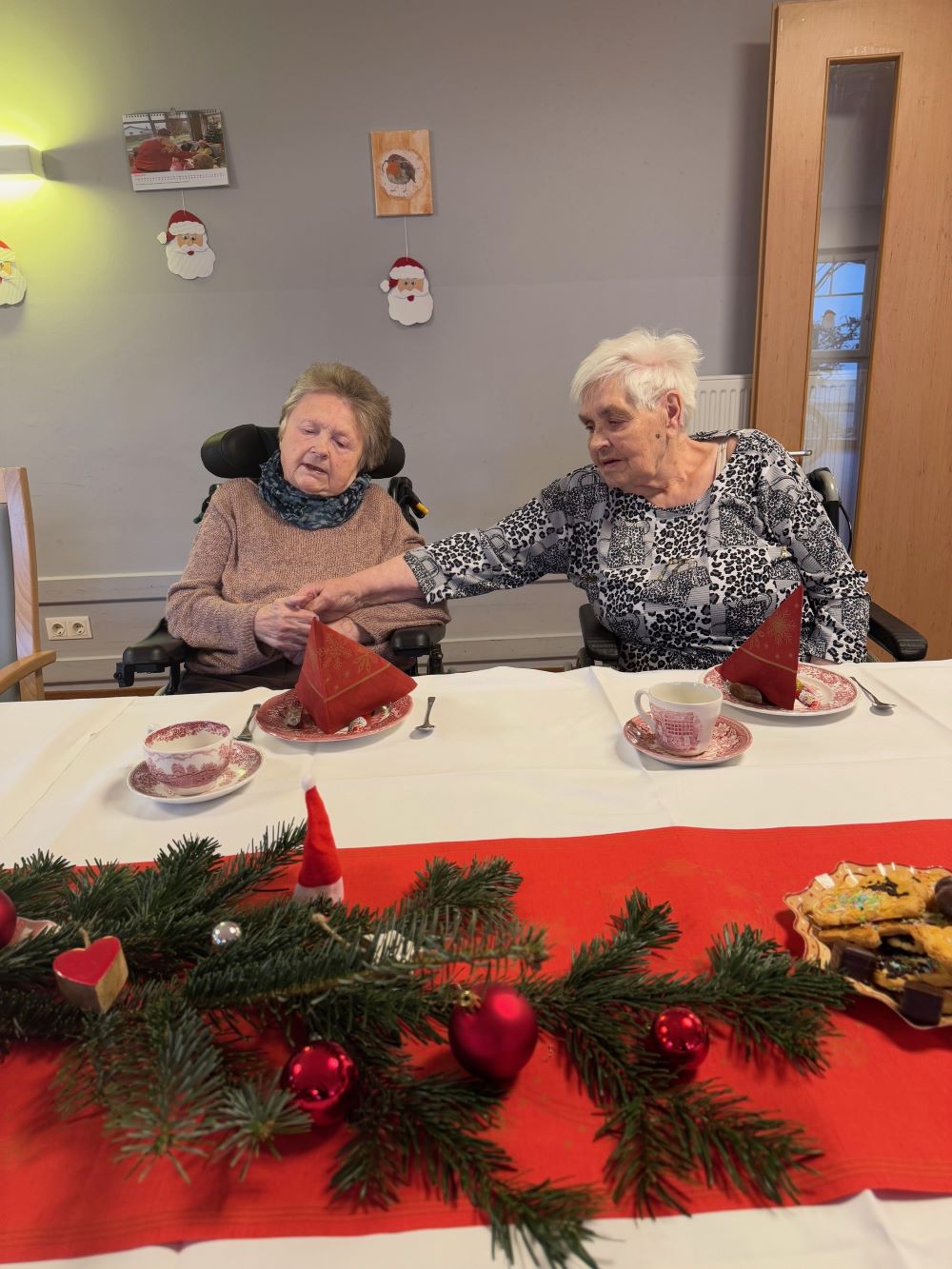 Herzliche Weihnachtsfeier im Seniorendomizil