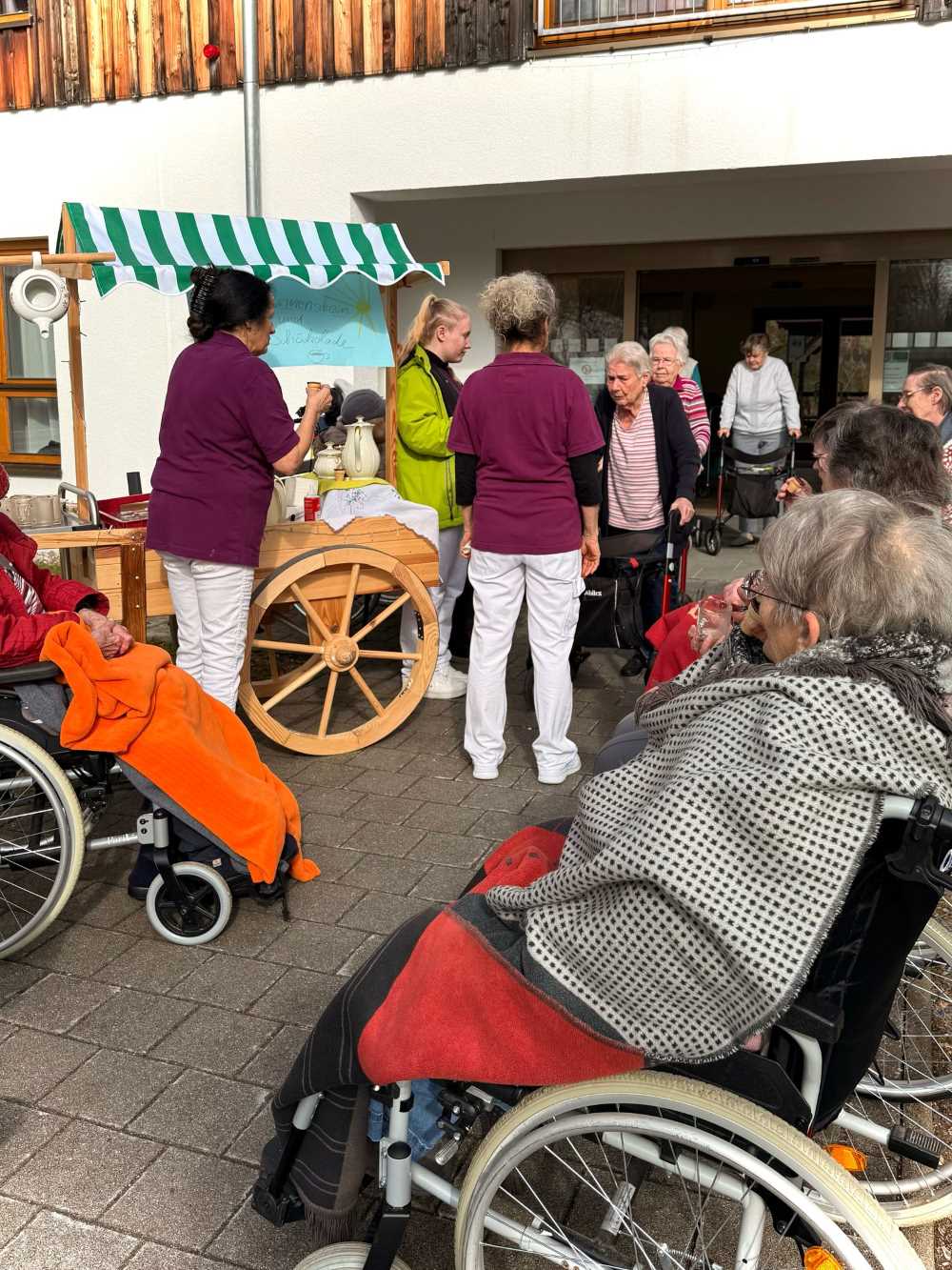 Winterfreude und Frühlingsvorboten im Seniorendomizil Haus Raphael